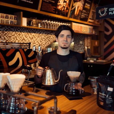 barista-at-work-in-a-coffee-shop-PKDR5MG.jpg